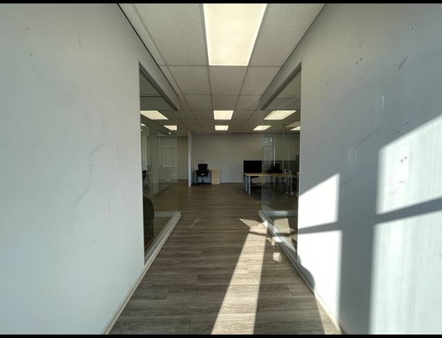 160M² OFFICE TO LET IN LYME PARK